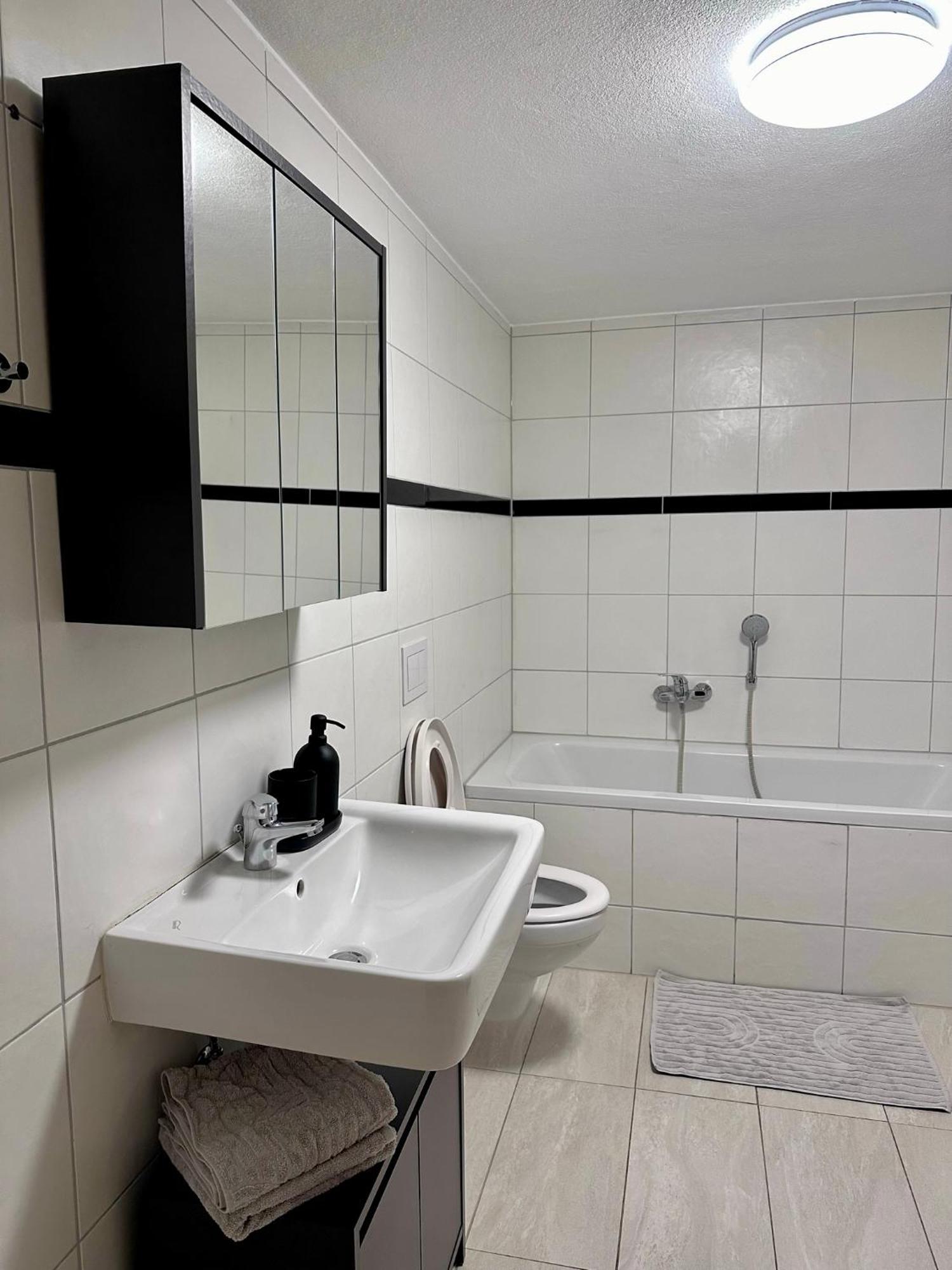 Homestay Siyen Three Private With 24h Check-in Ammerbuch